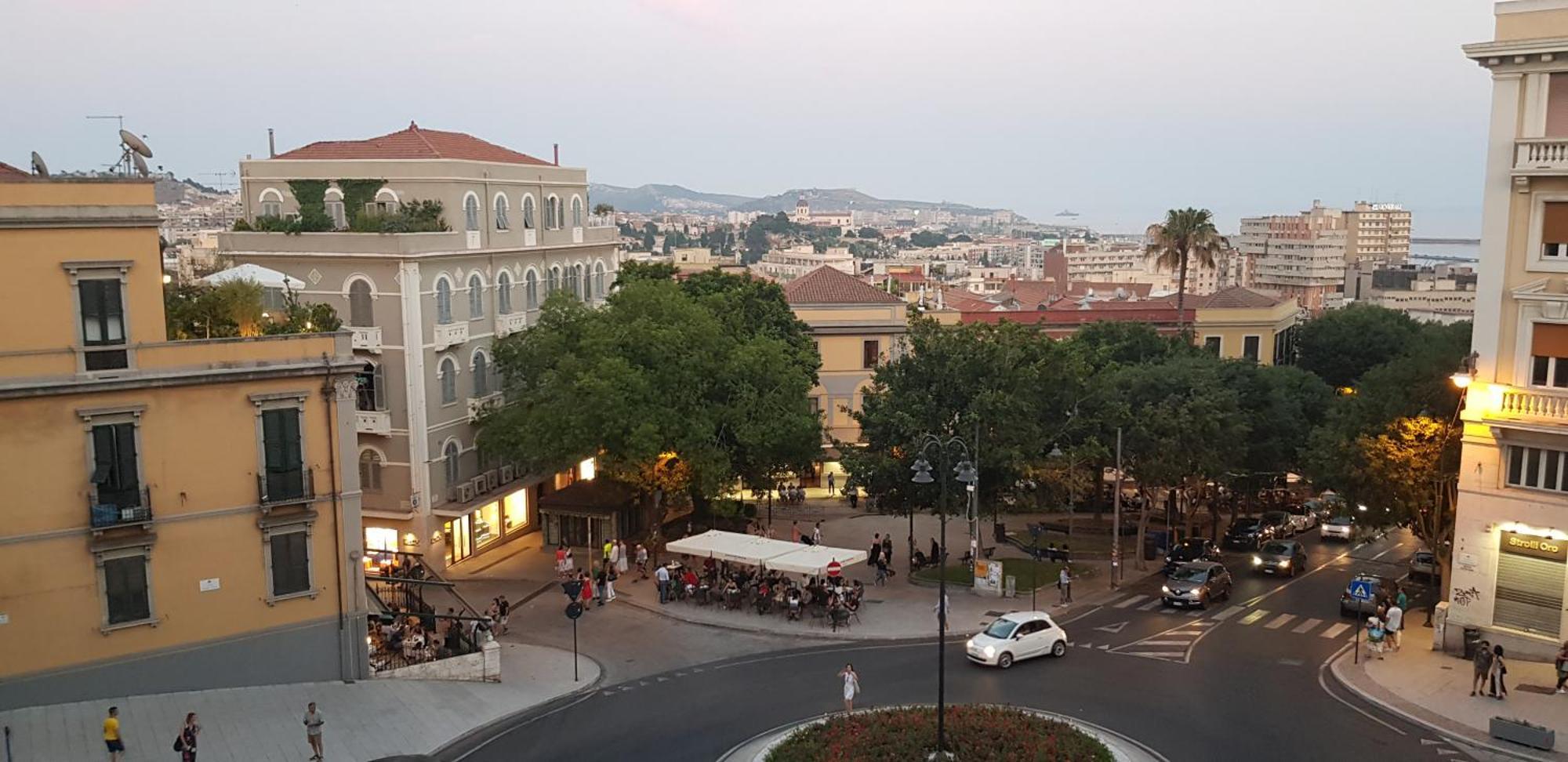 Eva Luxury Suite Cagliari Bagian luar foto