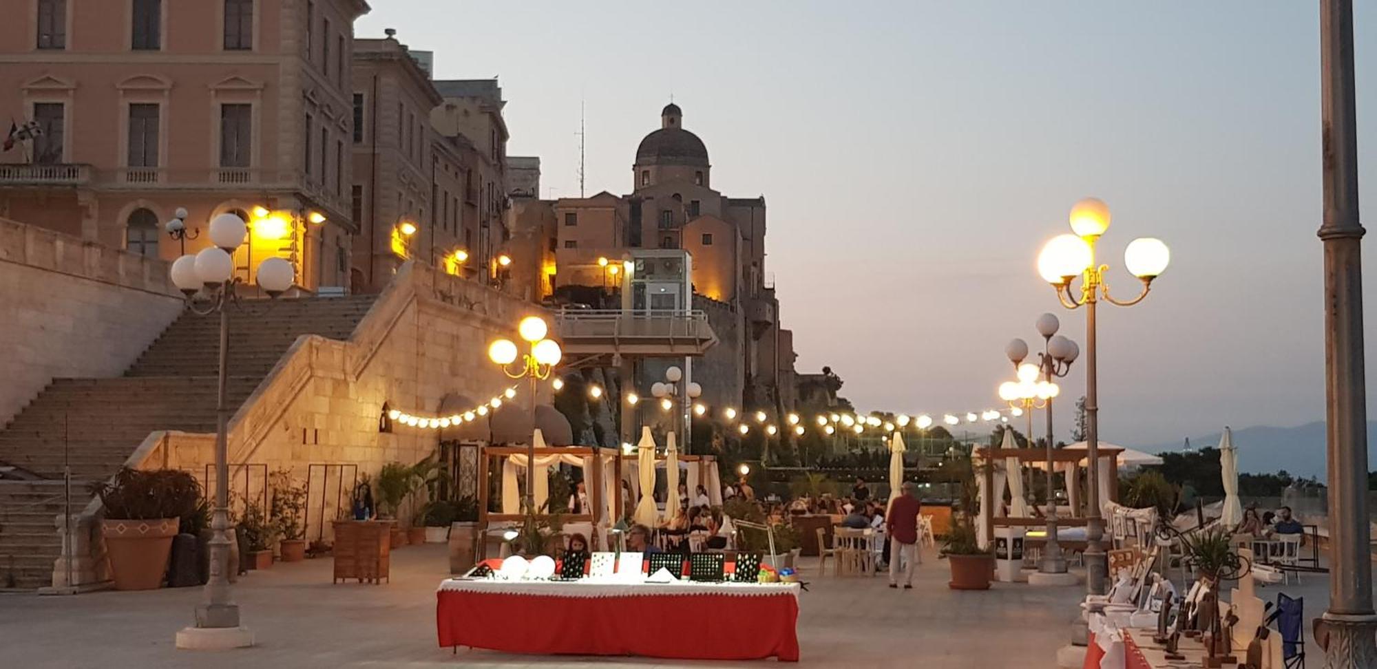 Eva Luxury Suite Cagliari Bagian luar foto